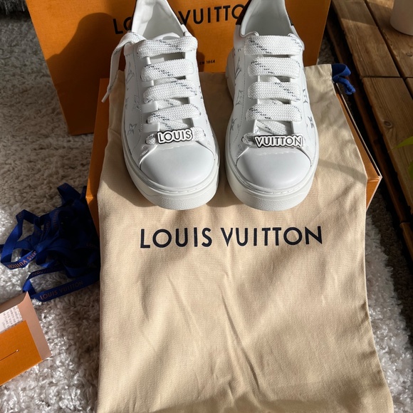 Louis Vuitton Time Out Sneaker - Picture 11 of 12